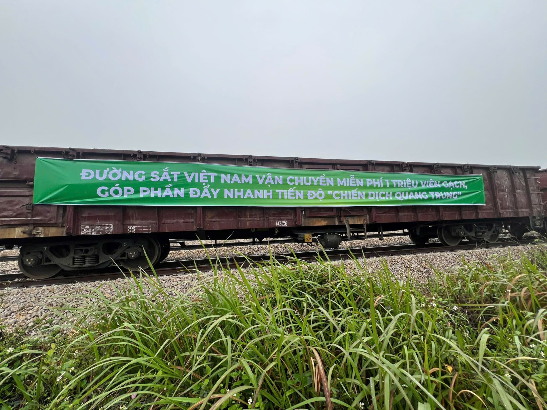 Ngành đường sắt vận chuyển miễn phí 1 triệu viên gạch hỗ trợ xây dựng nhà ở tại miền Trung 